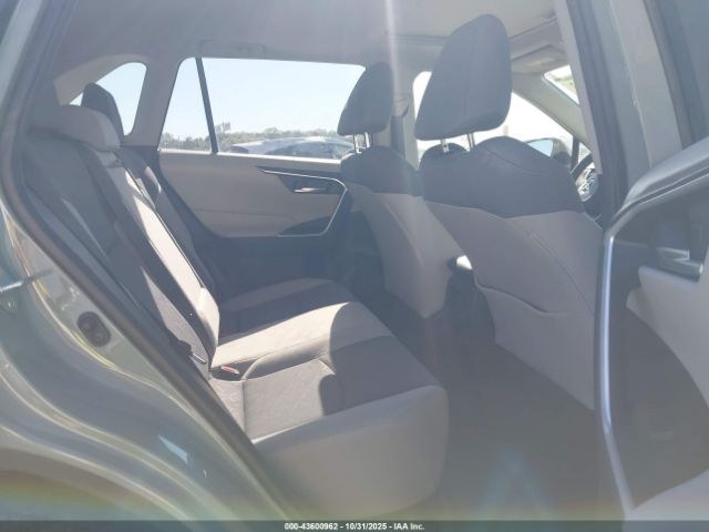 Toyota RAV4 Xle Image 17