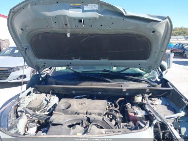 Toyota RAV4 Xle Image 16