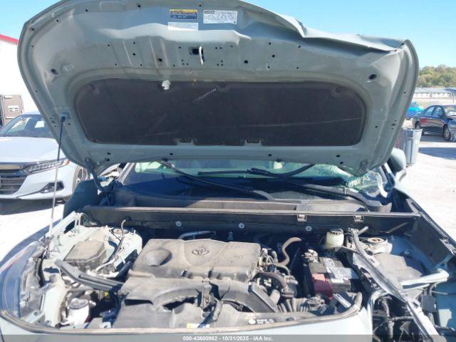 Toyota RAV4 Xle Image 16