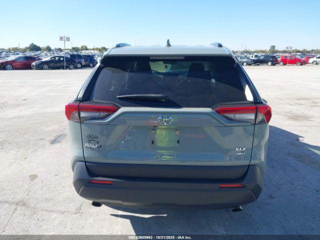 Toyota RAV4 Xle Image 15