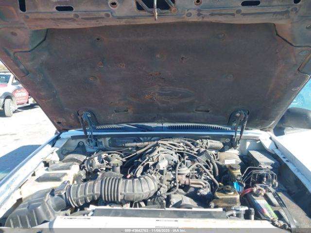 Ford Explorer Image 10