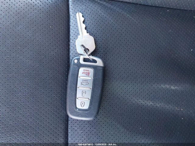 Hyundai Genesis 3.8 Image 8