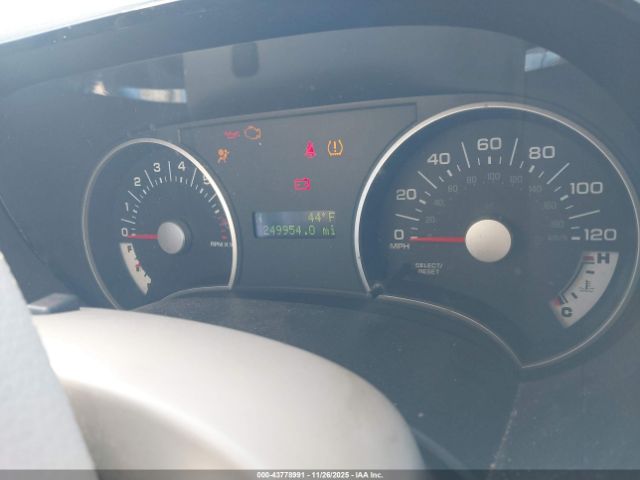 Ford Explorer Xlt Image 8